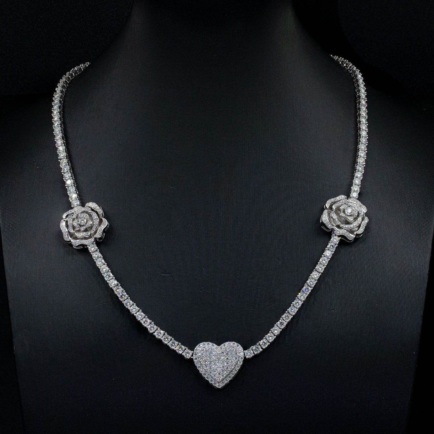 La Fleur d’Amour Diamond Necklace