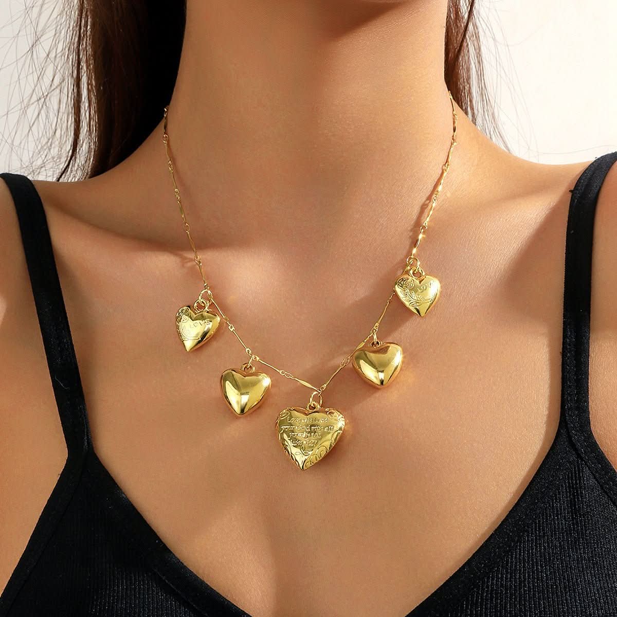 Amoré Crowned Heart Necklace - STRAVAÉ