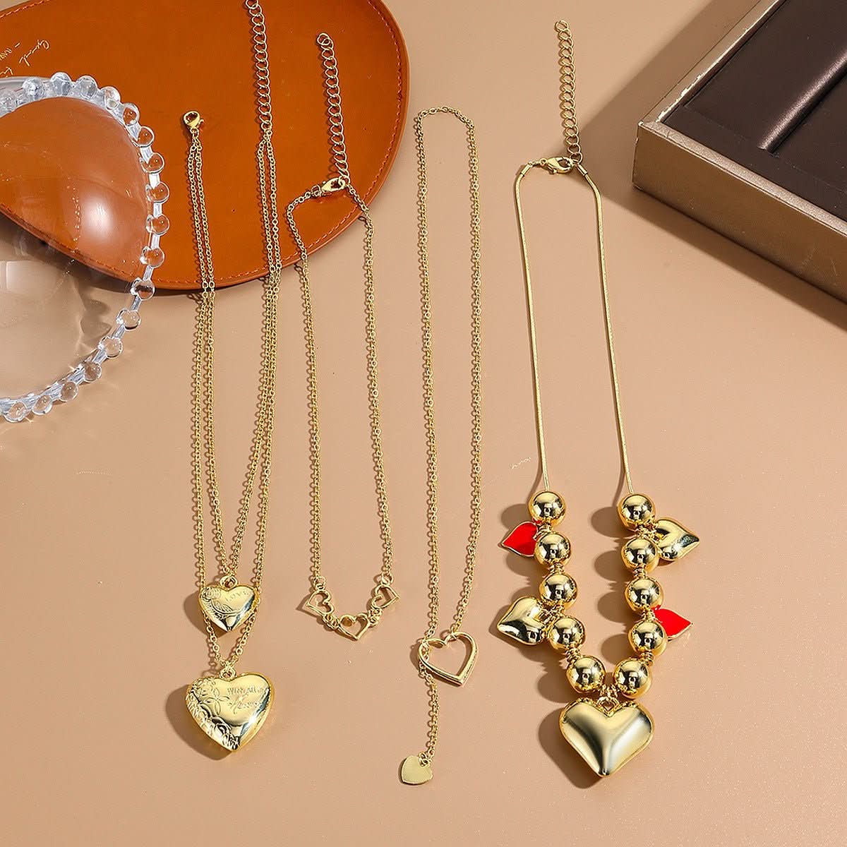 Amoré Crowned Heart Necklace - STRAVAÉ