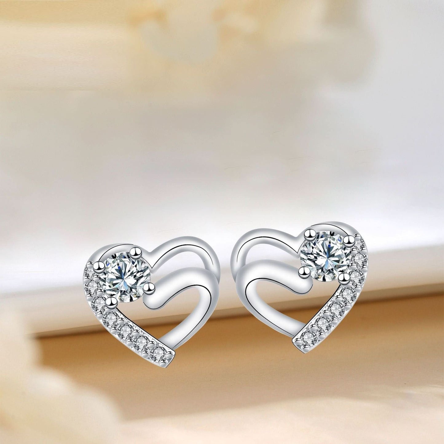 Crimson Radiance Studs - STRAVAÉ