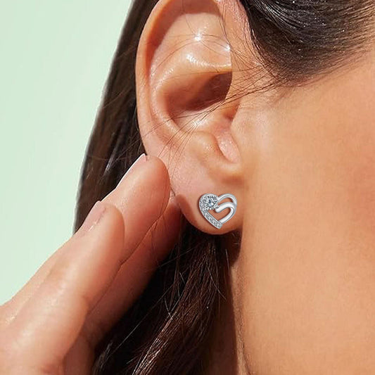 Crimson Radiance Studs - STRAVAÉ