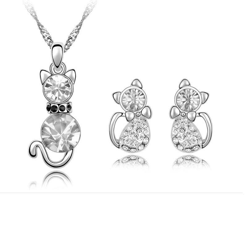 đ Crystal Stud Necklace (100% off)