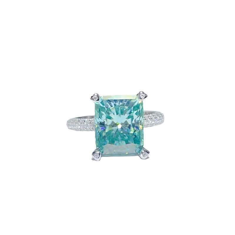 Emerald 5 Karat Moissanite Ring - STRAVAÉ