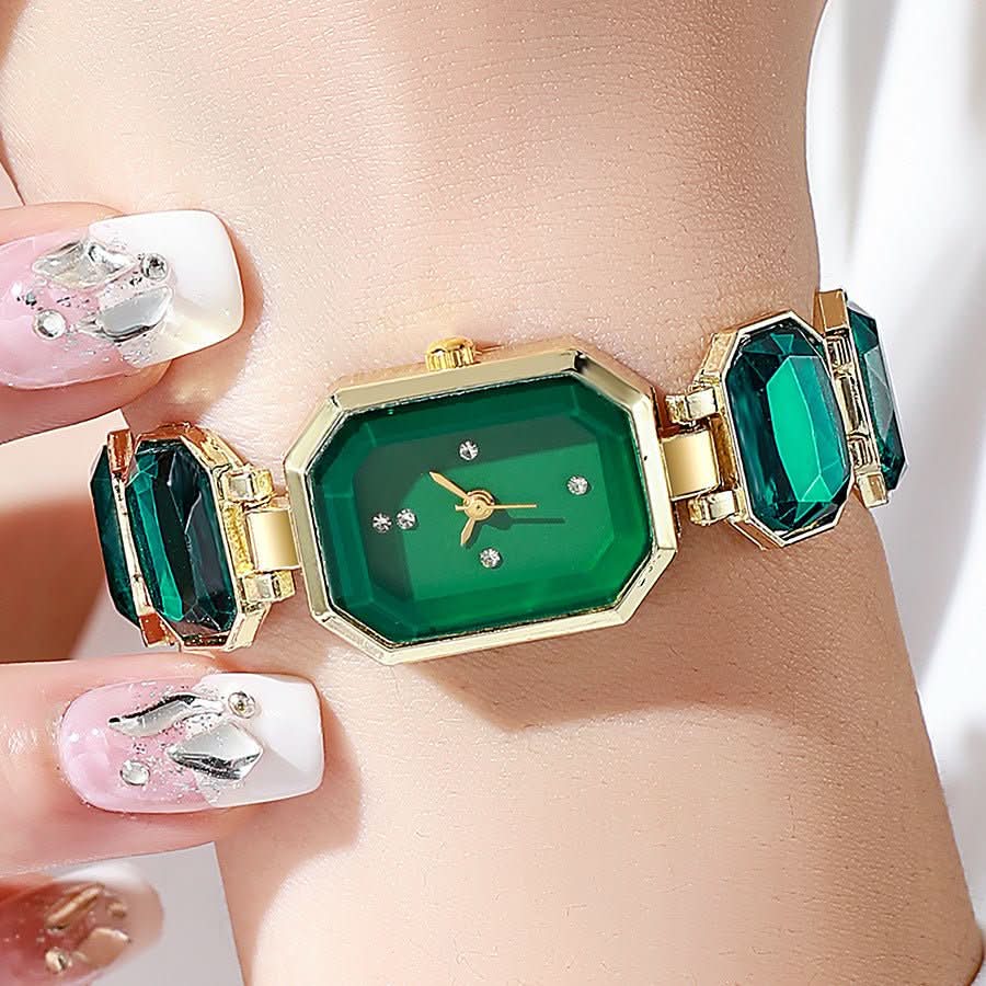 đ Emerald Stones Luxury Bracelet (100% off)