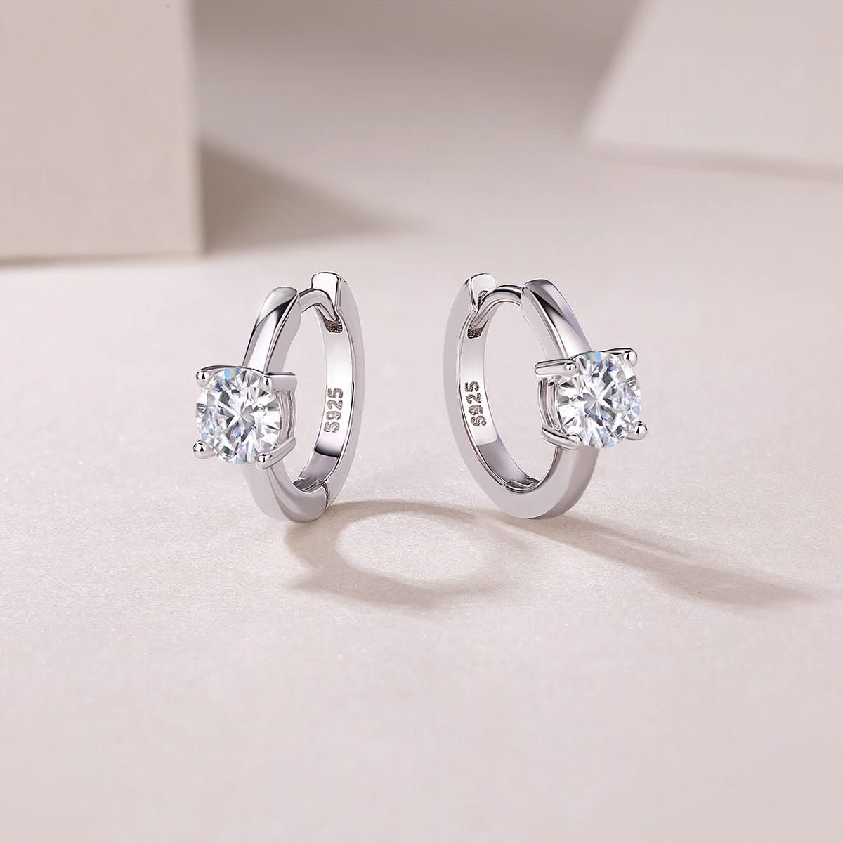 STRAVAÉ Signature: Heart of Brilliance Stud Earrings - STRAVAÉ