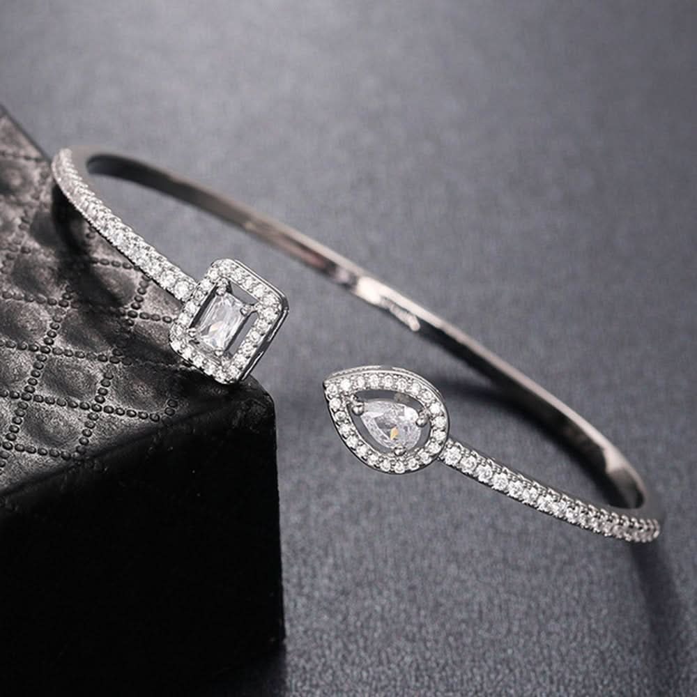đ Temperament Famous inlaid Zircon Open Adjustable Bracelet (100% off)
