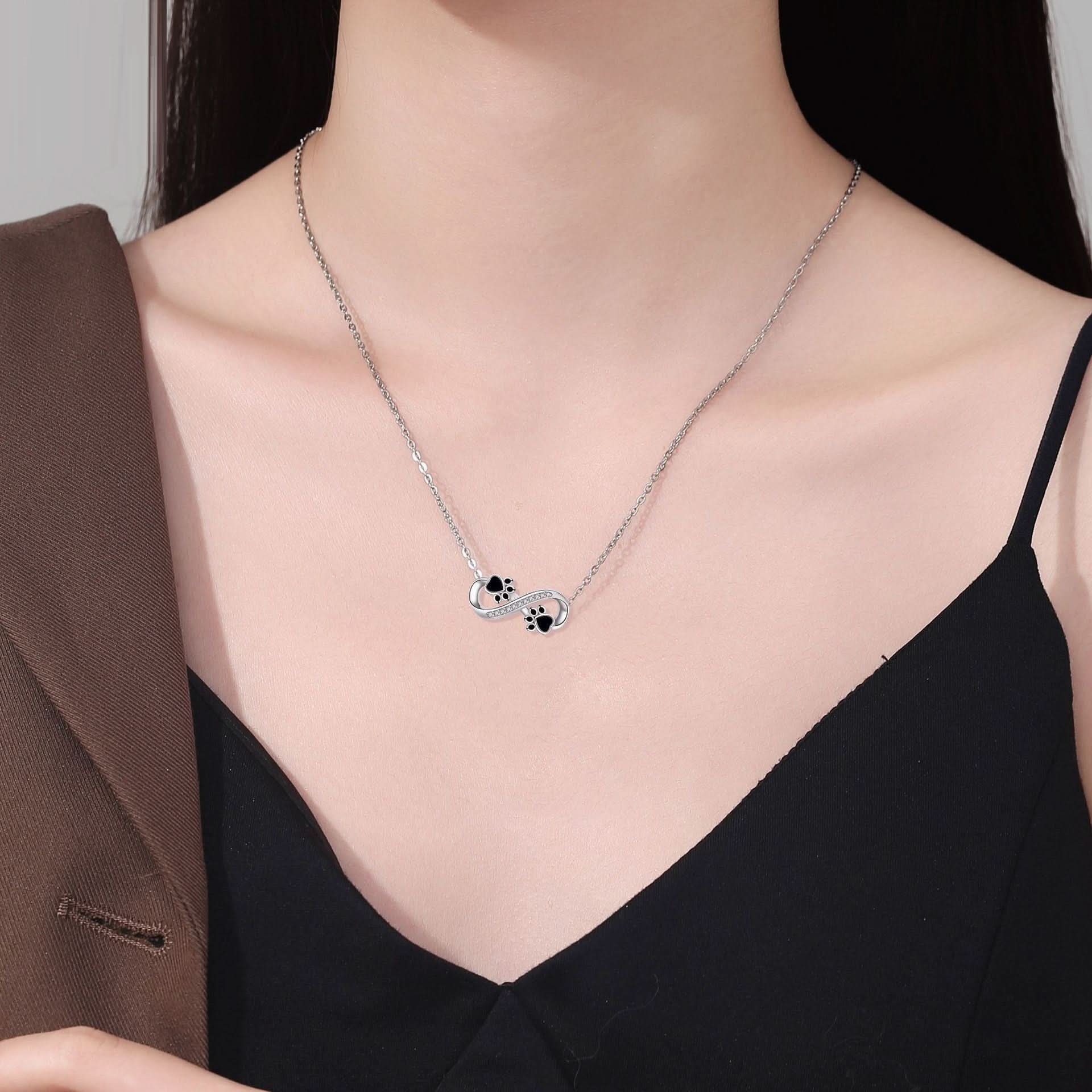 Fashion Design pawprints Necklace - STRAVAÉ