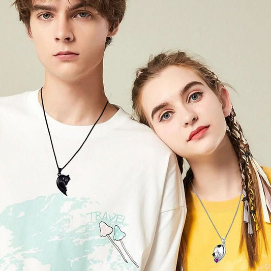 Lover’s Hug Cat Necklace - STRAVAÉ