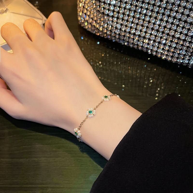 Lustre Bloom Pearl Adjustable Bracelet - STRAVAÉ