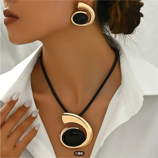 Noir Modéa necklace - STRAVAÉ