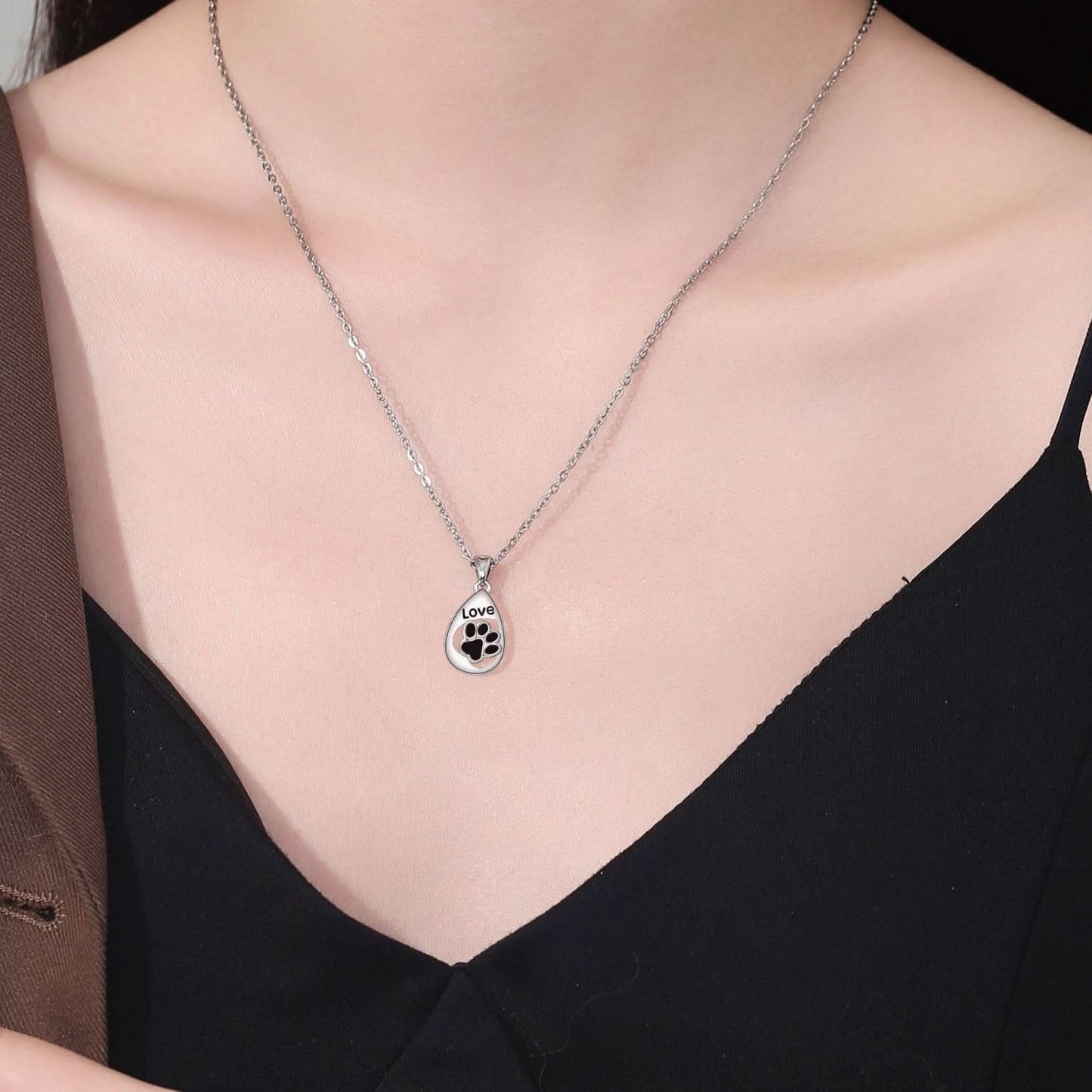 Pawprint Pendant Necklace - STRAVAÉ