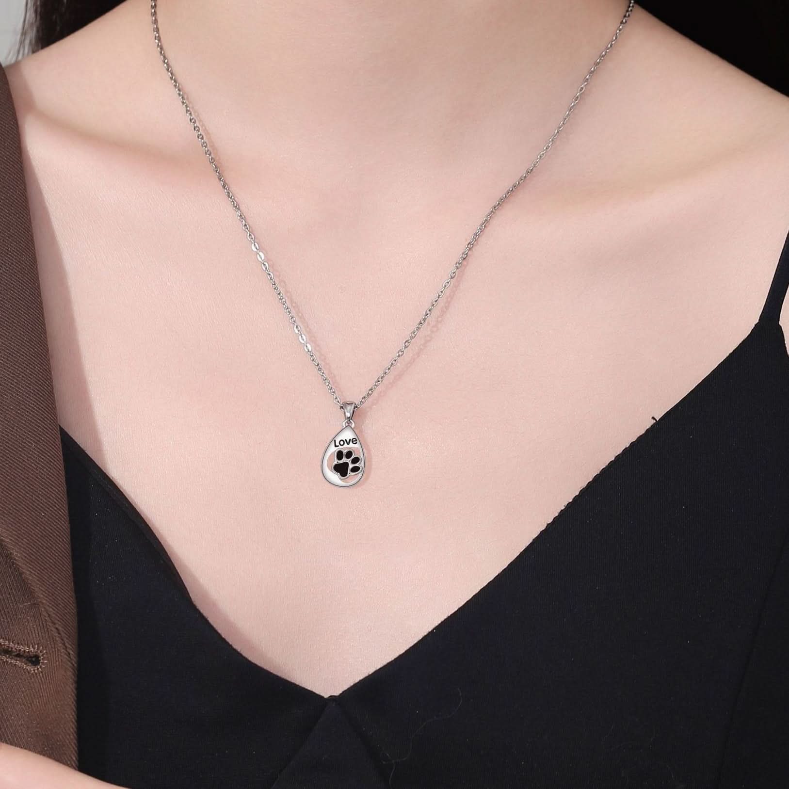Pawprint Pendant Necklace - STRAVAÉ